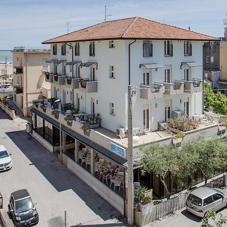 Hotel Villa Dei Gerani Rimini Luaran gambar