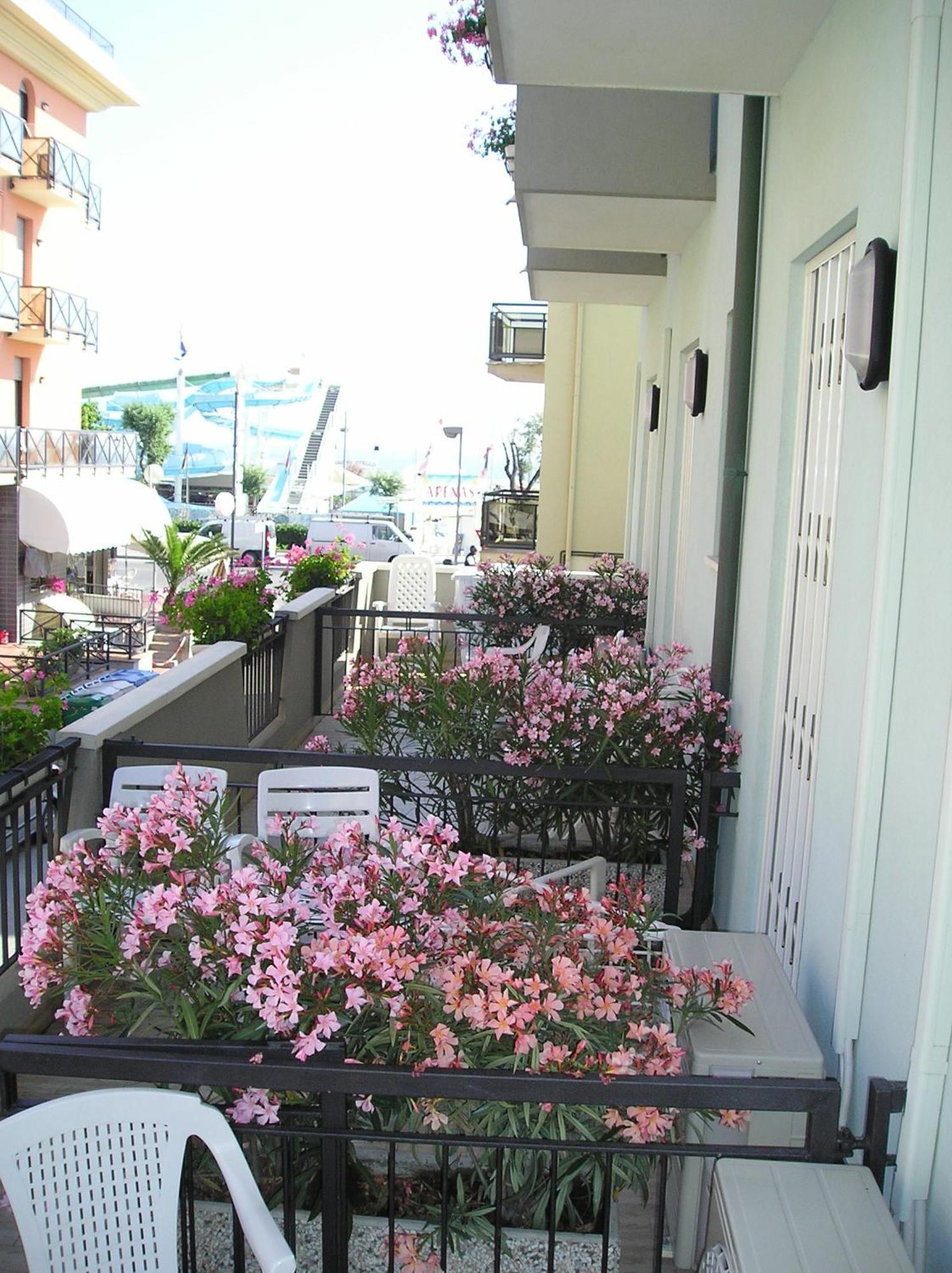 Hotel Villa Dei Gerani Rimini Luaran gambar