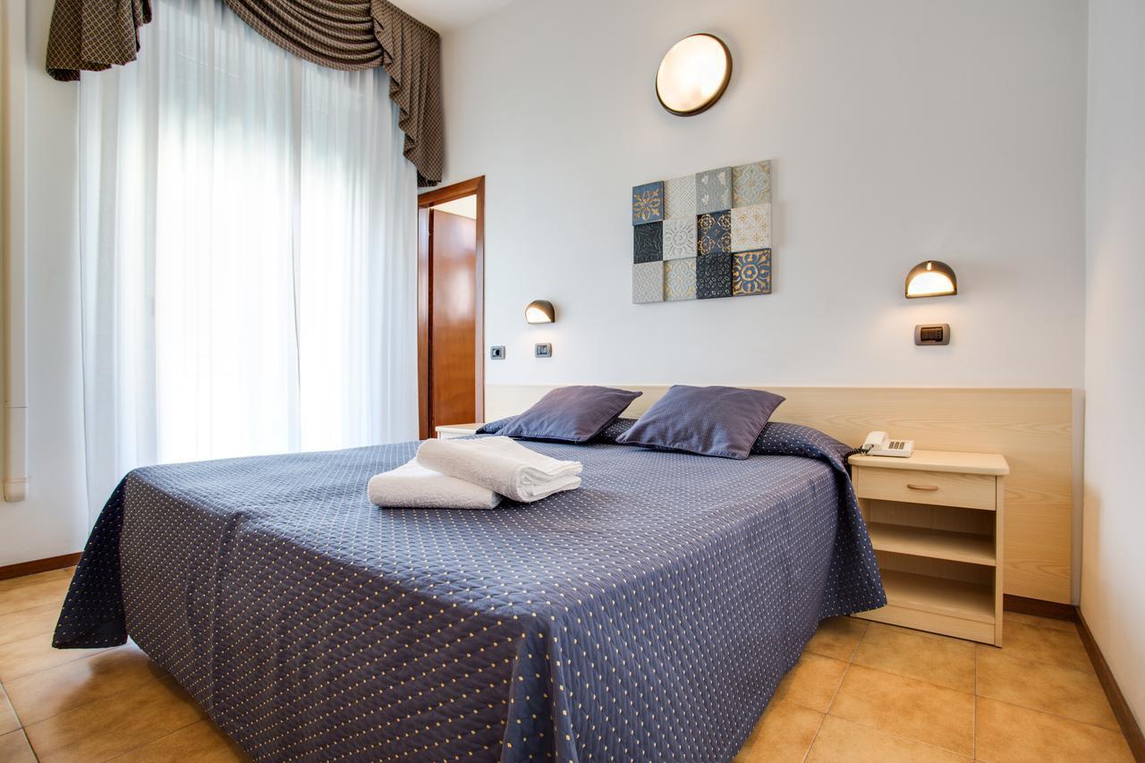 Hotel Villa Dei Gerani Rimini Luaran gambar