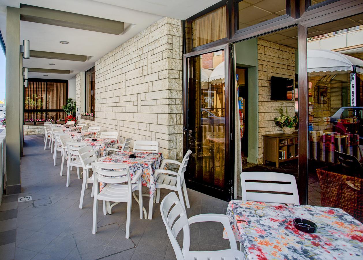 Hotel Villa Dei Gerani Rimini Luaran gambar
