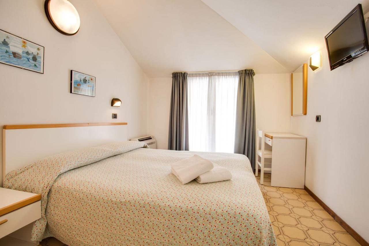 Hotel Villa Dei Gerani Rimini Luaran gambar